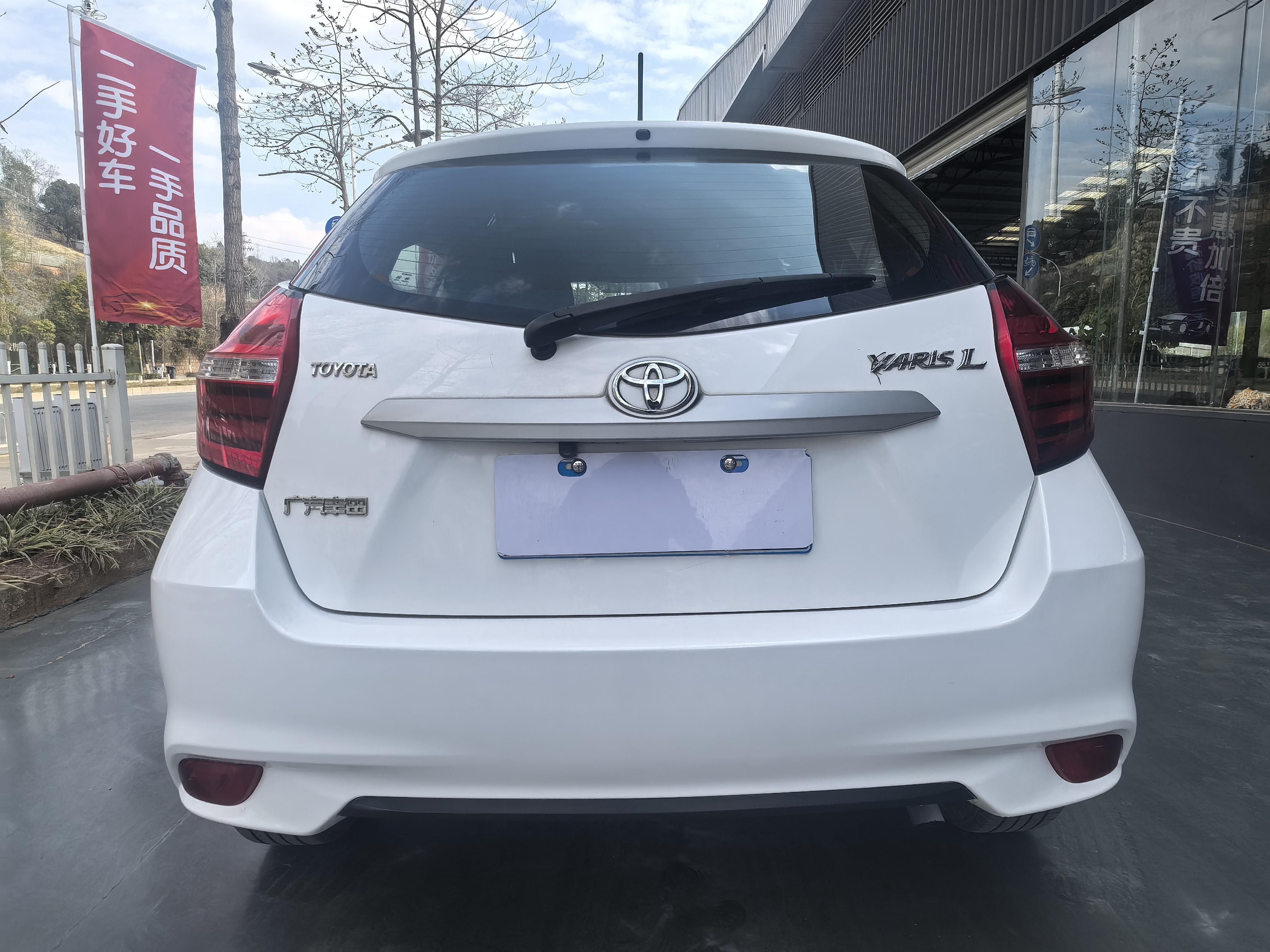 Toyota Yaris 2017 thumb 4