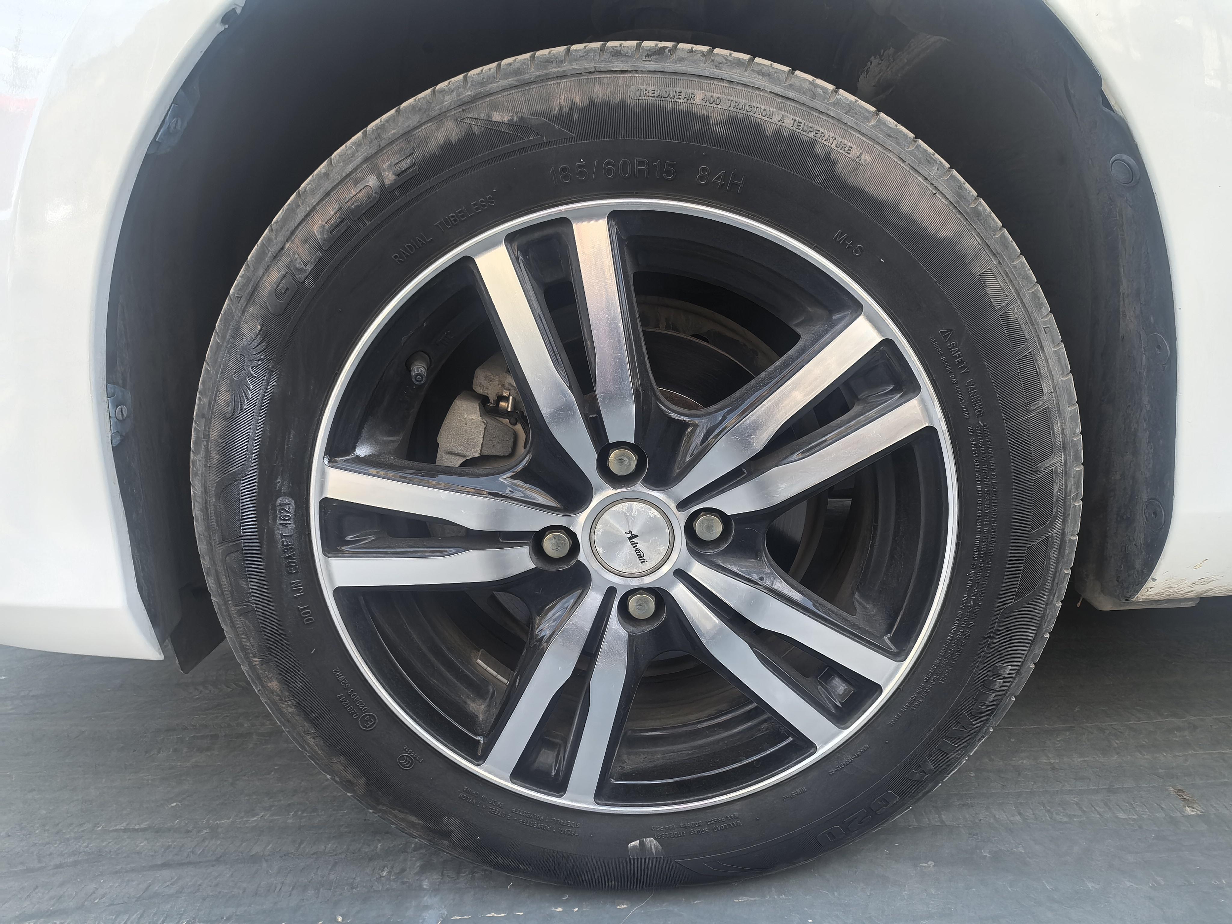Toyota Yaris 2017 thumb 7