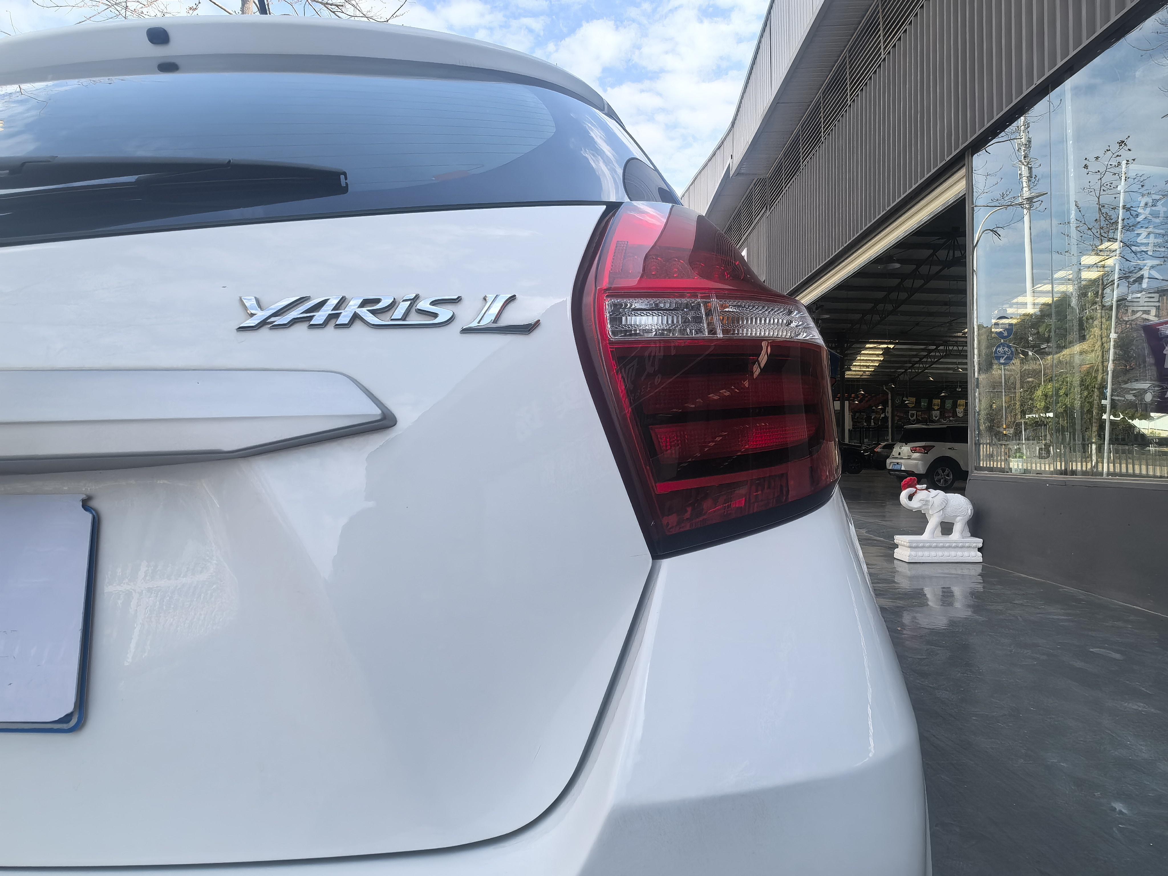 Toyota Yaris 2017 thumb 10