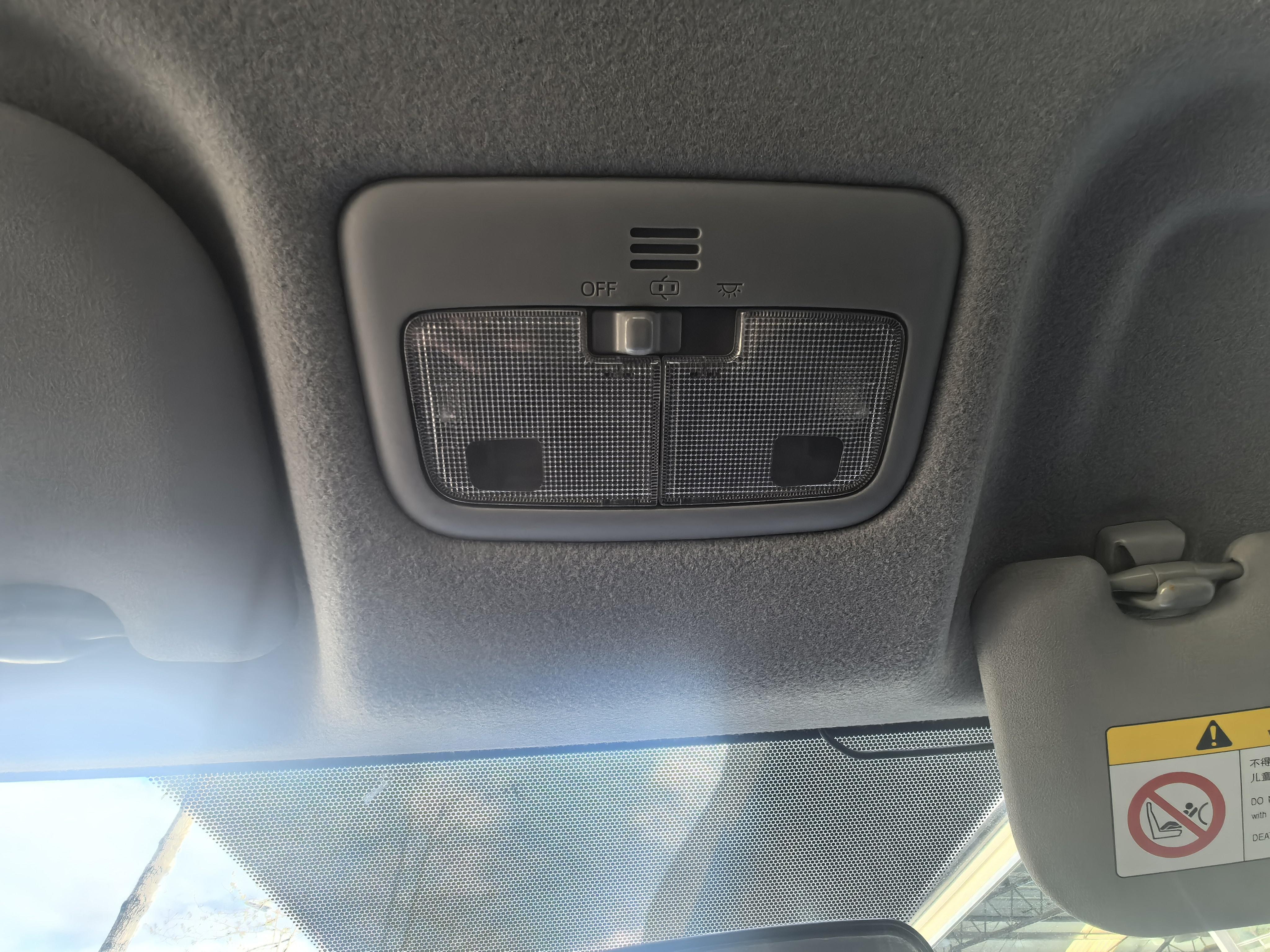 Toyota Yaris 2017 thumb 12