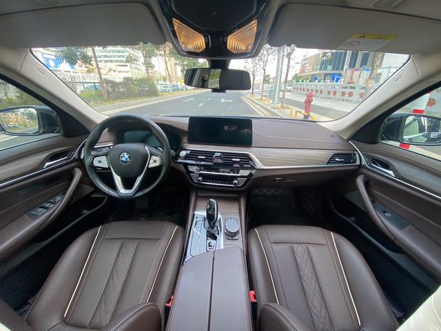 BMW 5 серии 2021 thumb 2