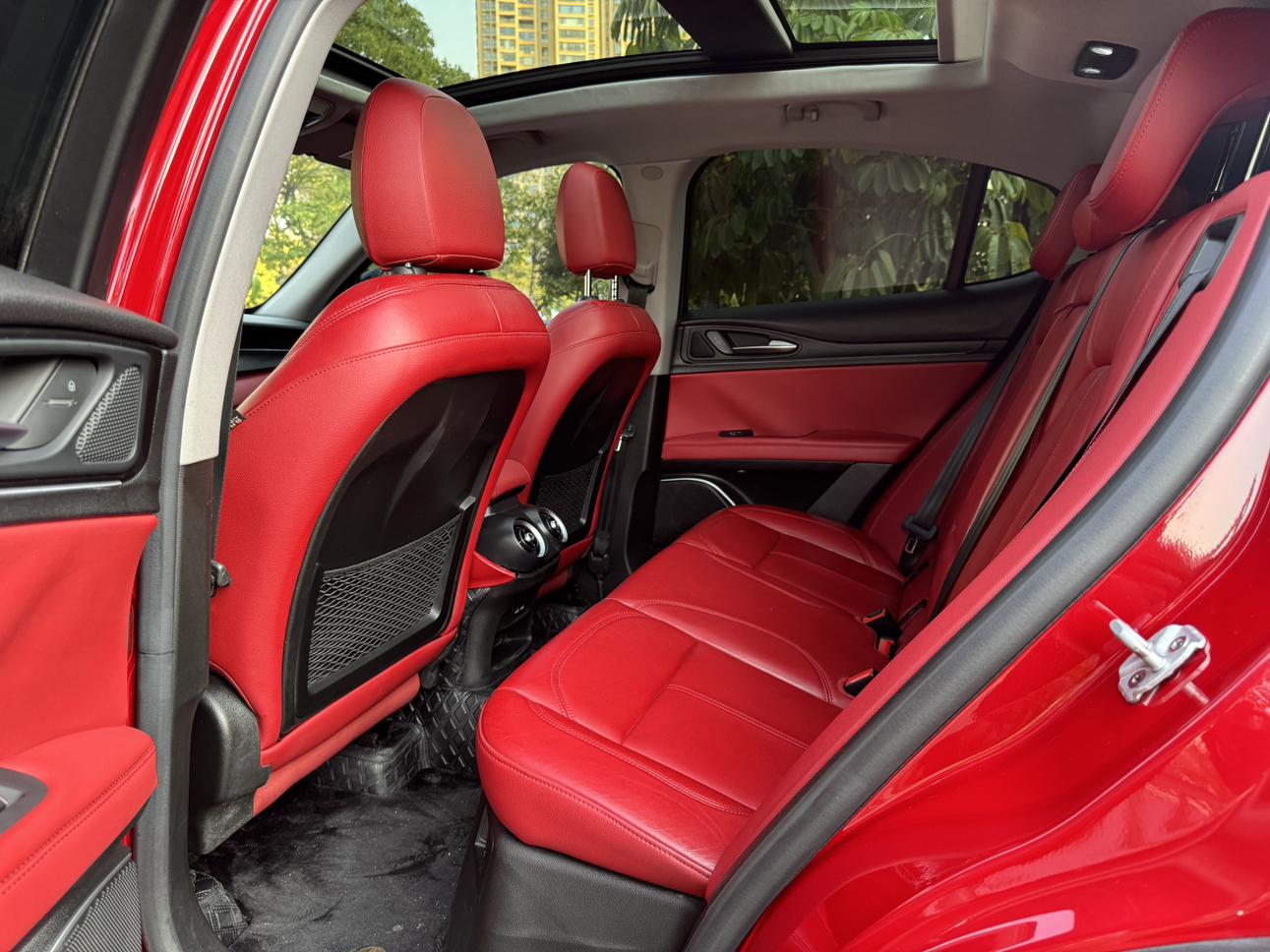 Alfa Romeo Stelvio 2018 thumb 7