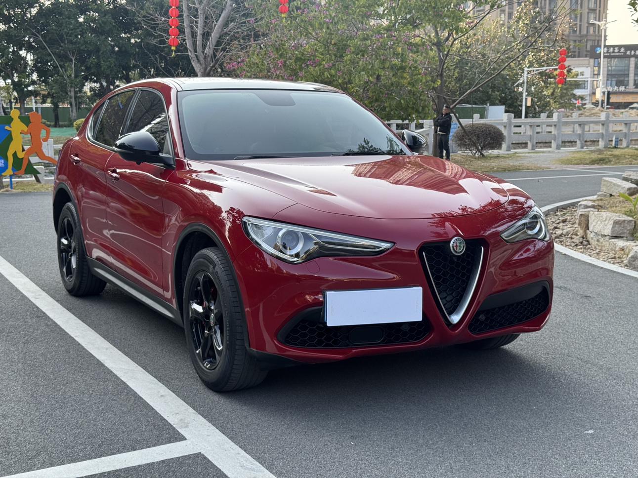 Alfa Romeo Stelvio 2018 thumb 10