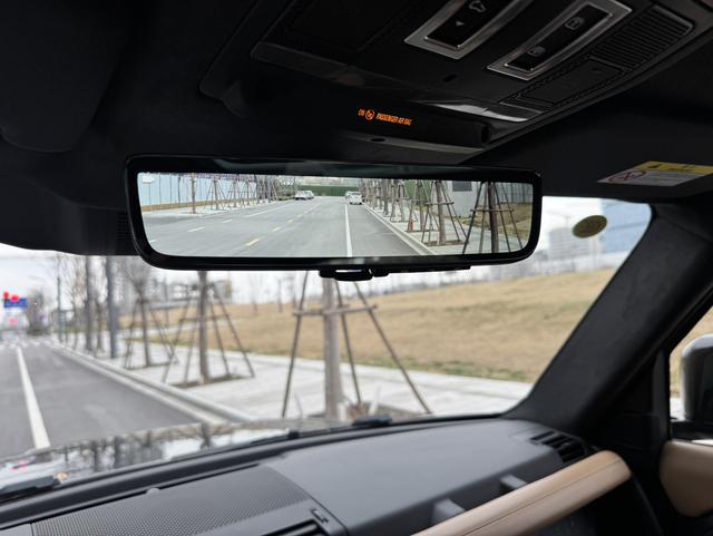Land Rover Defender 2025 thumb 7
