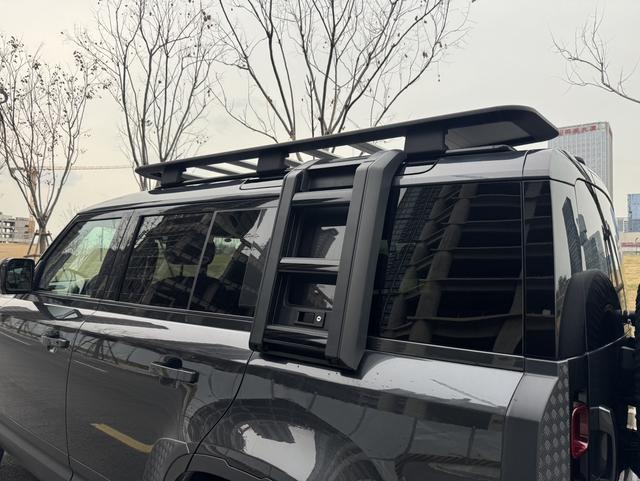 Land Rover Defender 2025 thumb 11