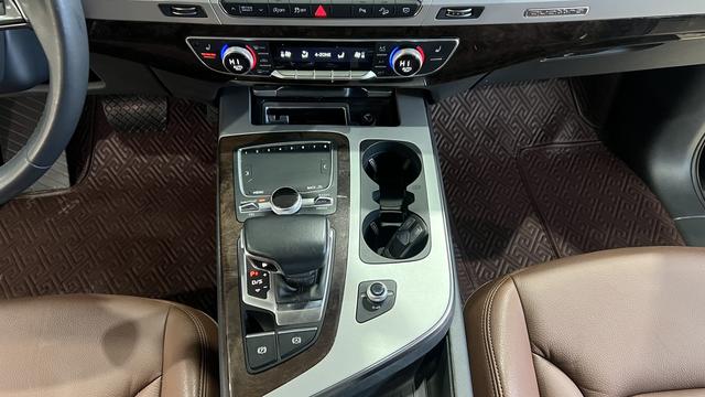 Audi Q7 2019 thumb 10