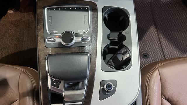 Audi Q7 2019 thumb 12