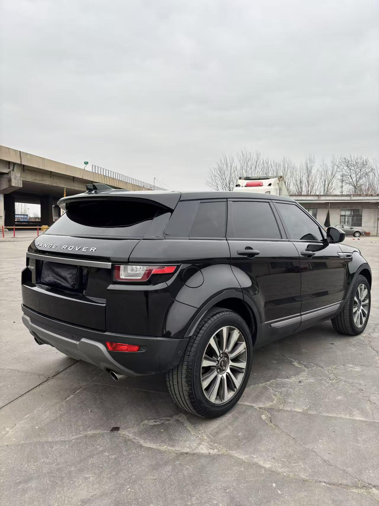 Land Rover Range Rover Velar 2018 thumb 4