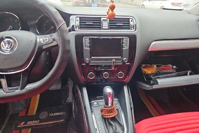 Volkswagen Sagitar 2017 thumb 10