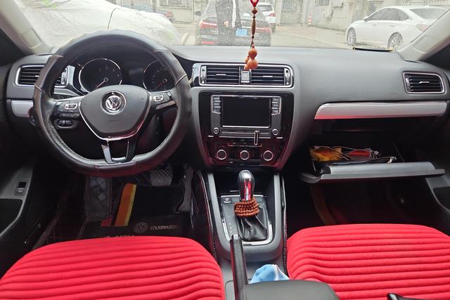 Volkswagen Sagitar 2017 thumb 11