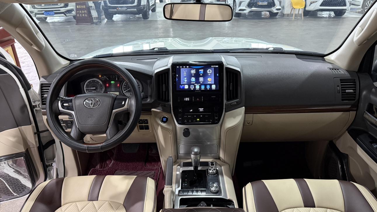 Toyota Land Cruiser 2018 thumb 5