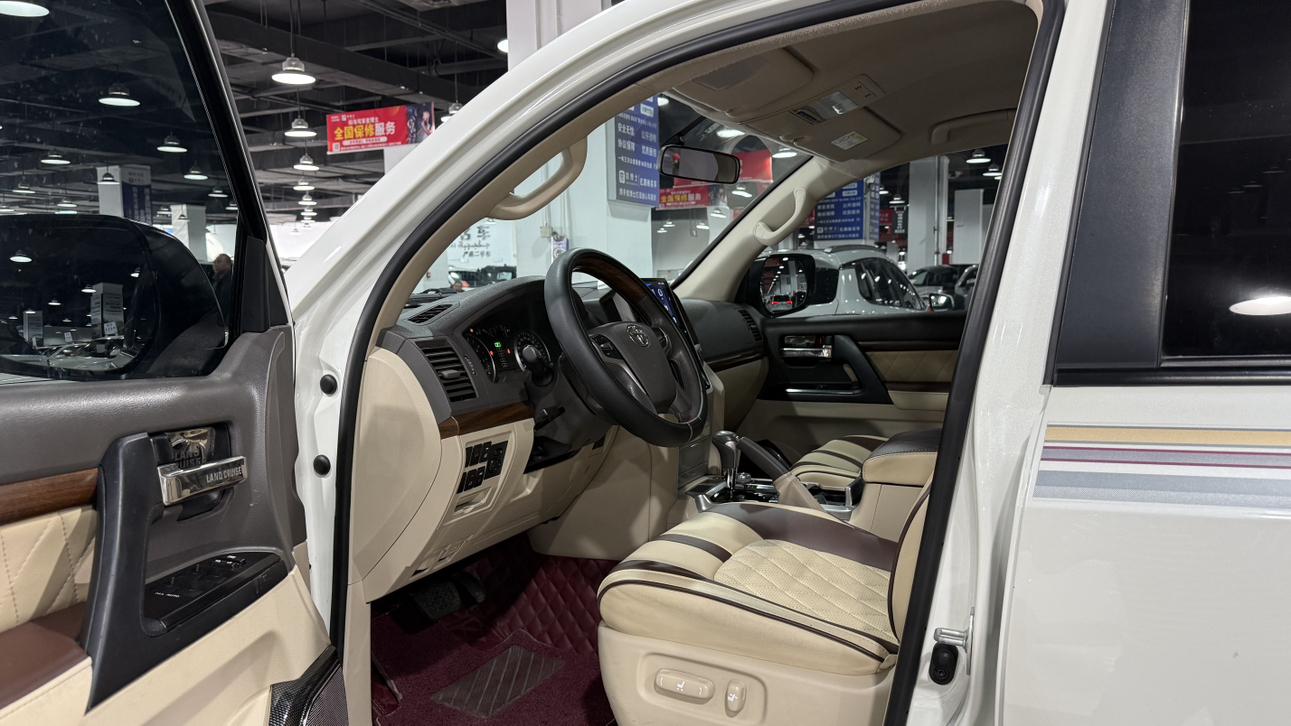 Toyota Land Cruiser 2018 thumb 6