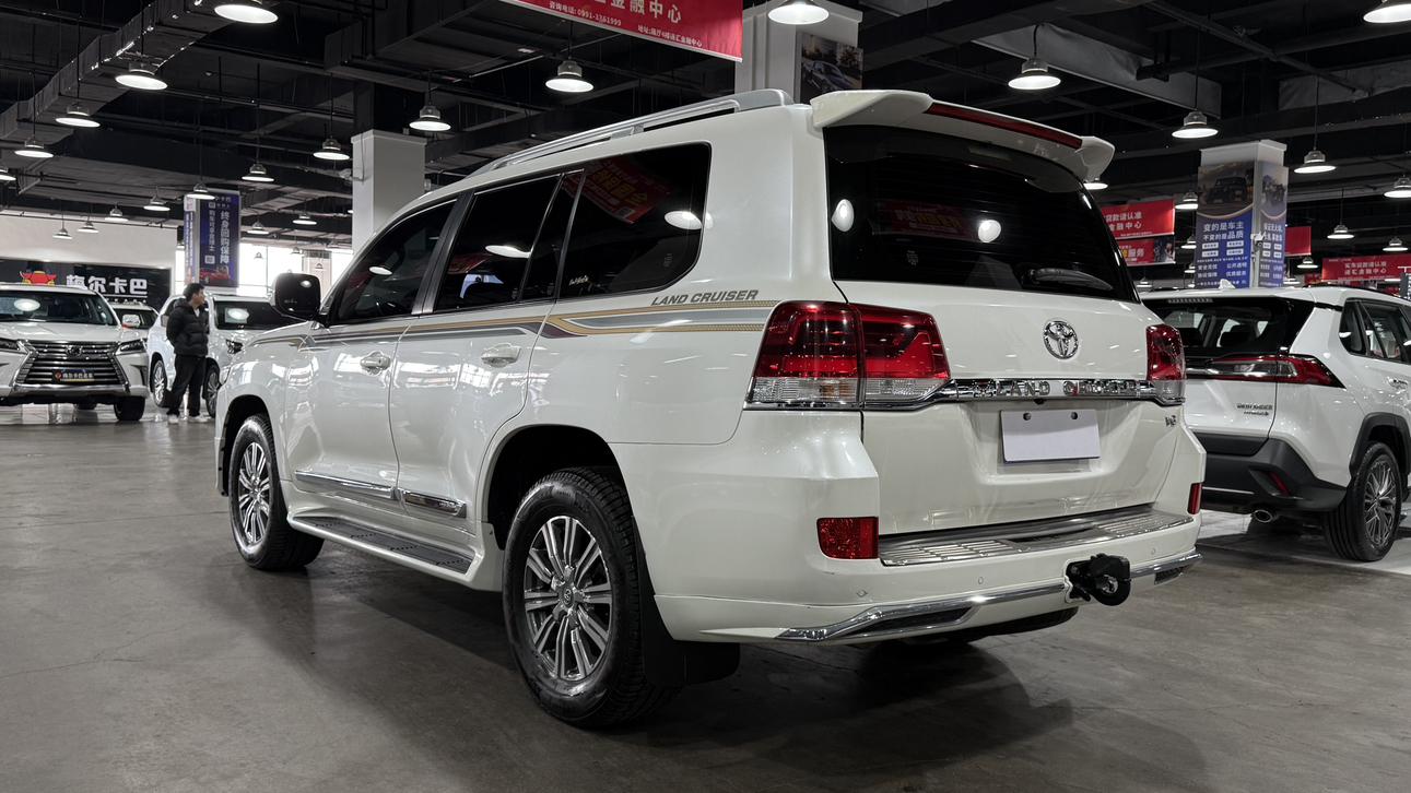 Toyota Land Cruiser 2018 thumb 11