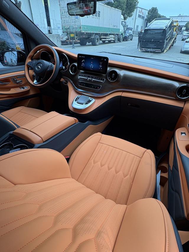 Mercedes-Benz V-Класс 2022 thumb 2