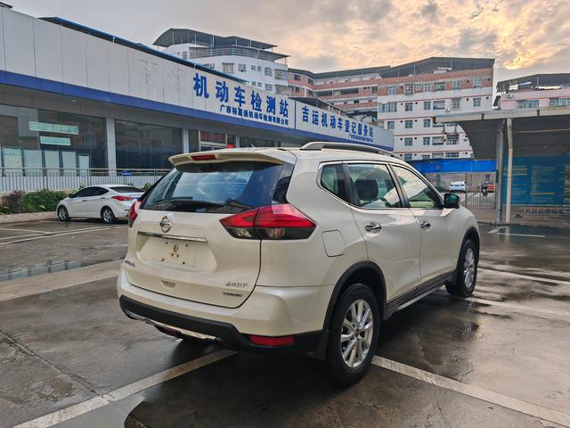 Nissan X-Trail 2019 thumb 2
