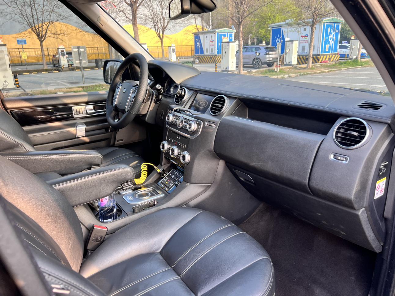 Land Rover Discovery 2012 thumb 11