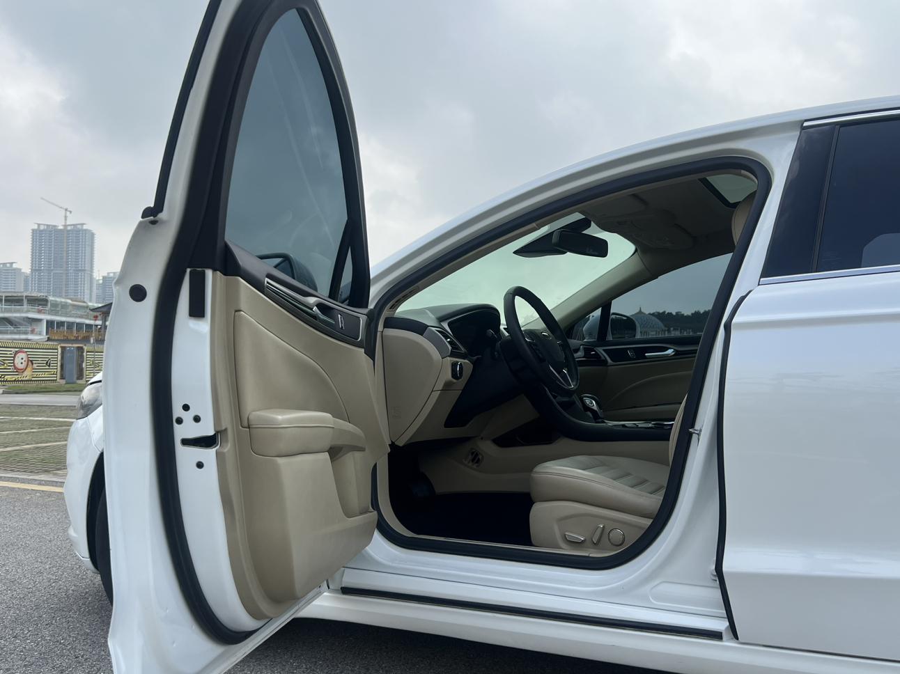 Ford Mondeo 2015 thumb 8
