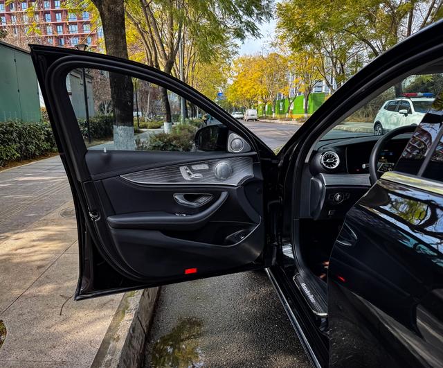 Mercedes-Benz E-Class 2021 thumb 2