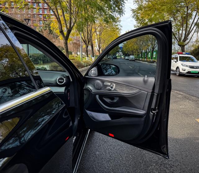 Mercedes-Benz E-Class 2021 thumb 7