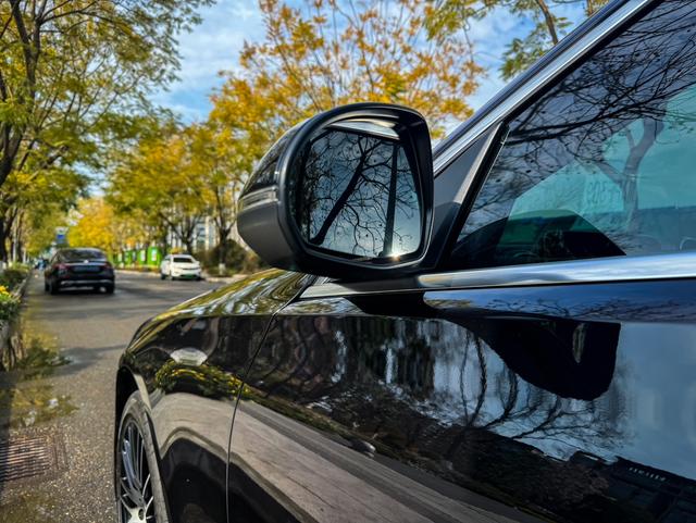 Mercedes-Benz C-Class 2024 thumb 2