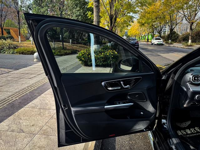 Mercedes-Benz C-Class 2024 thumb 6