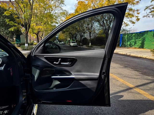 Mercedes-Benz C-Class 2024 thumb 7