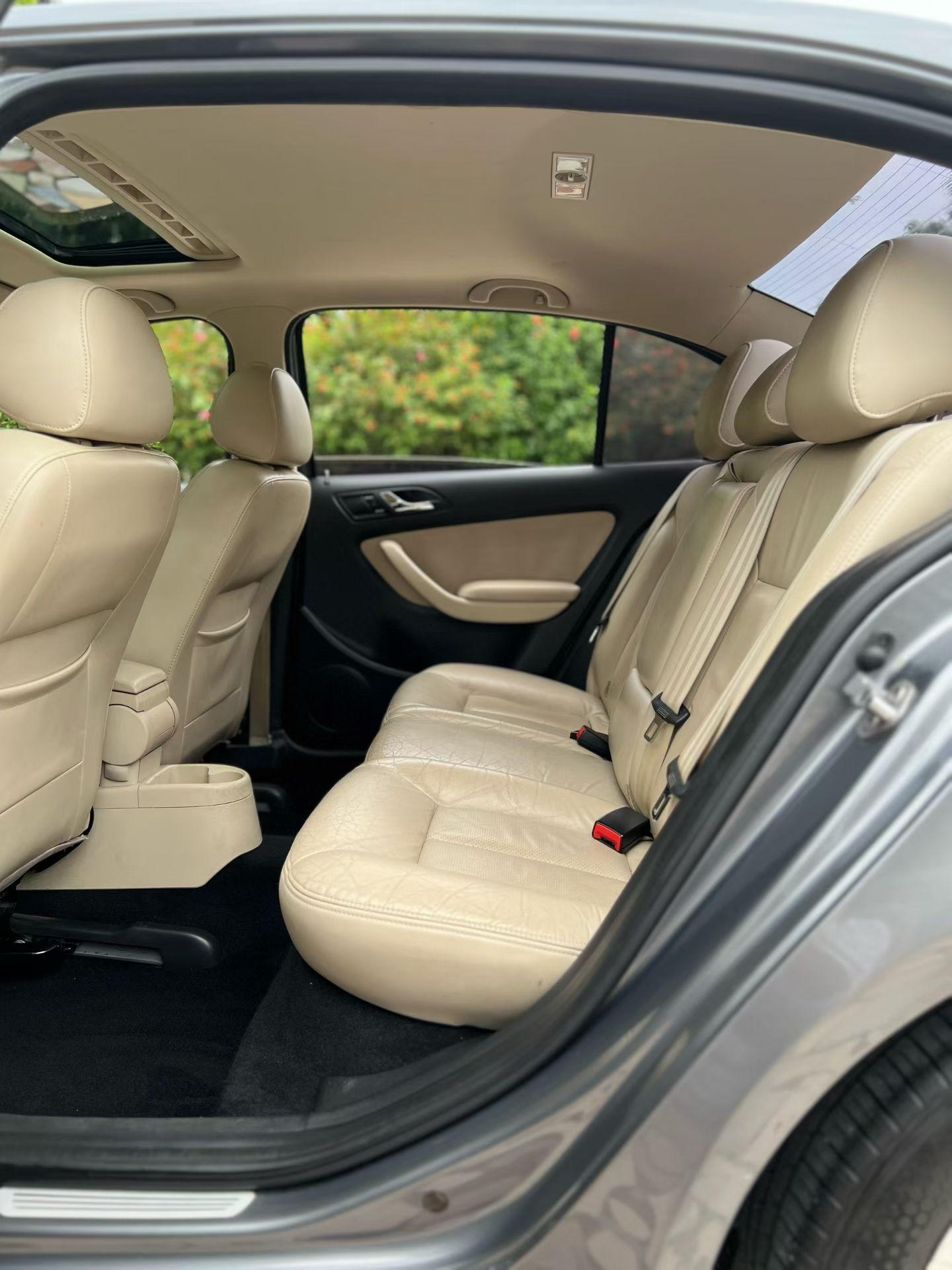 Volkswagen Lavida XR 2012 thumb 7