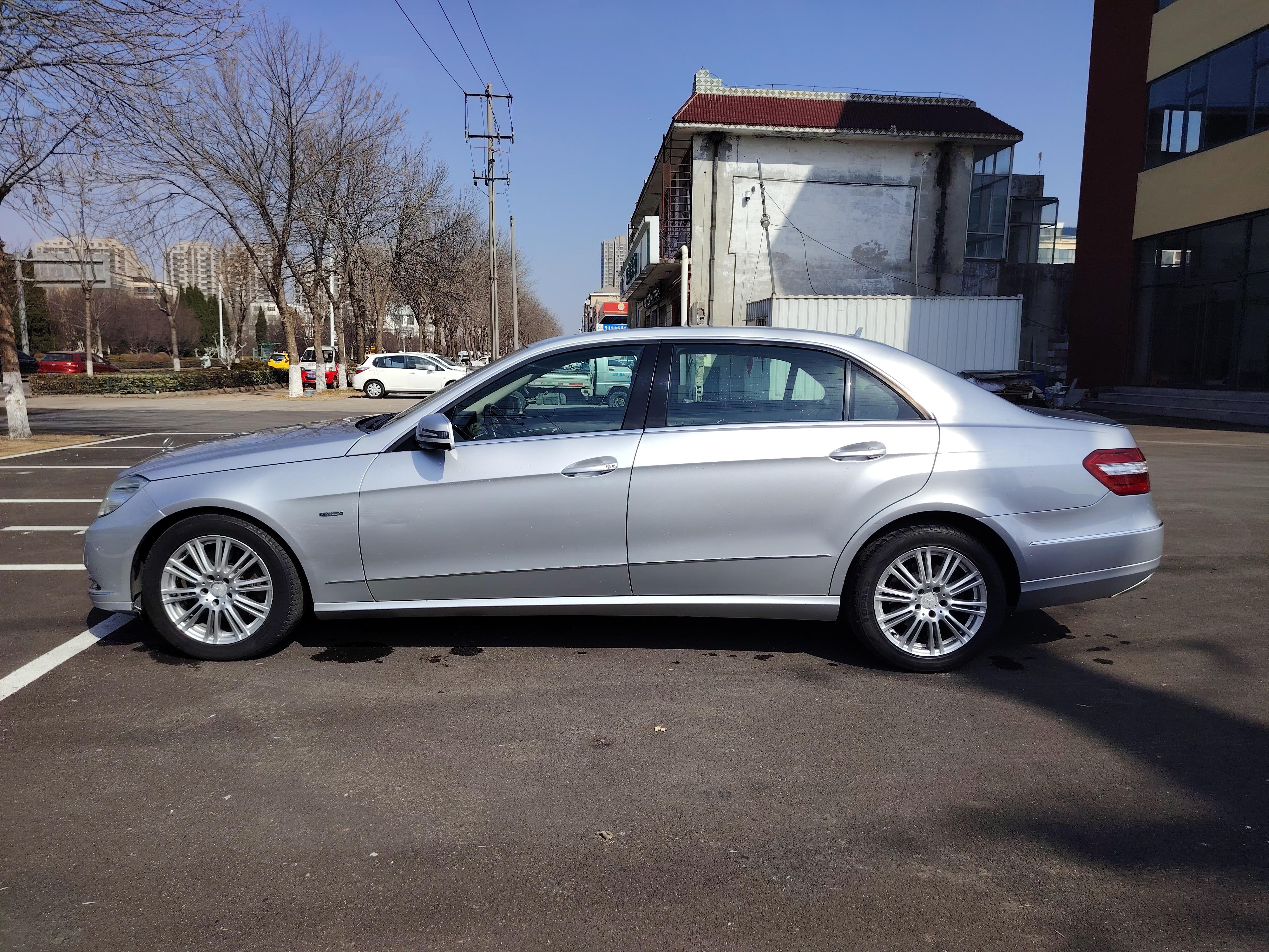 Mercedes-Benz E-Class 2011 thumb 2