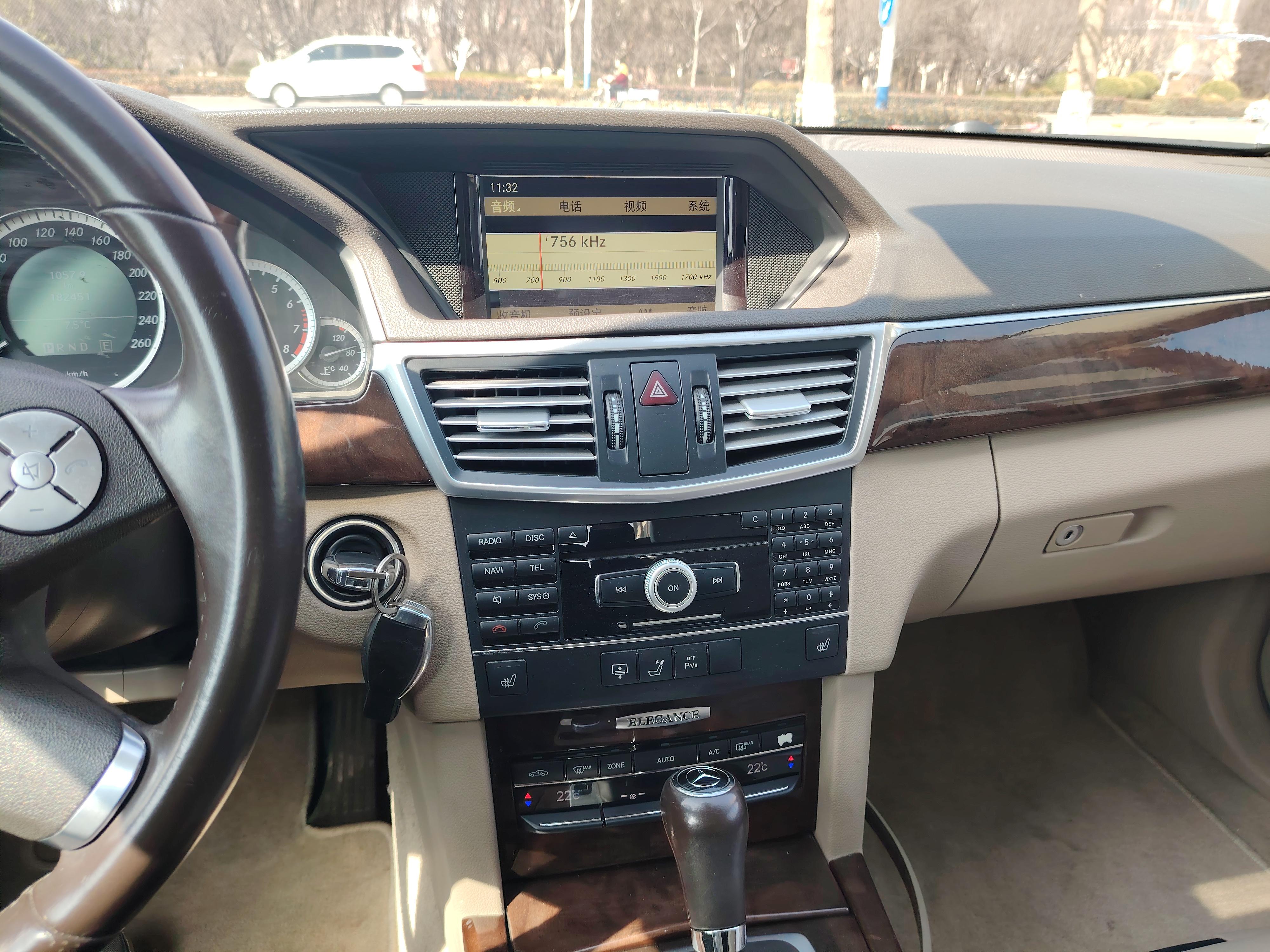Mercedes-Benz E-Class 2011 thumb 10