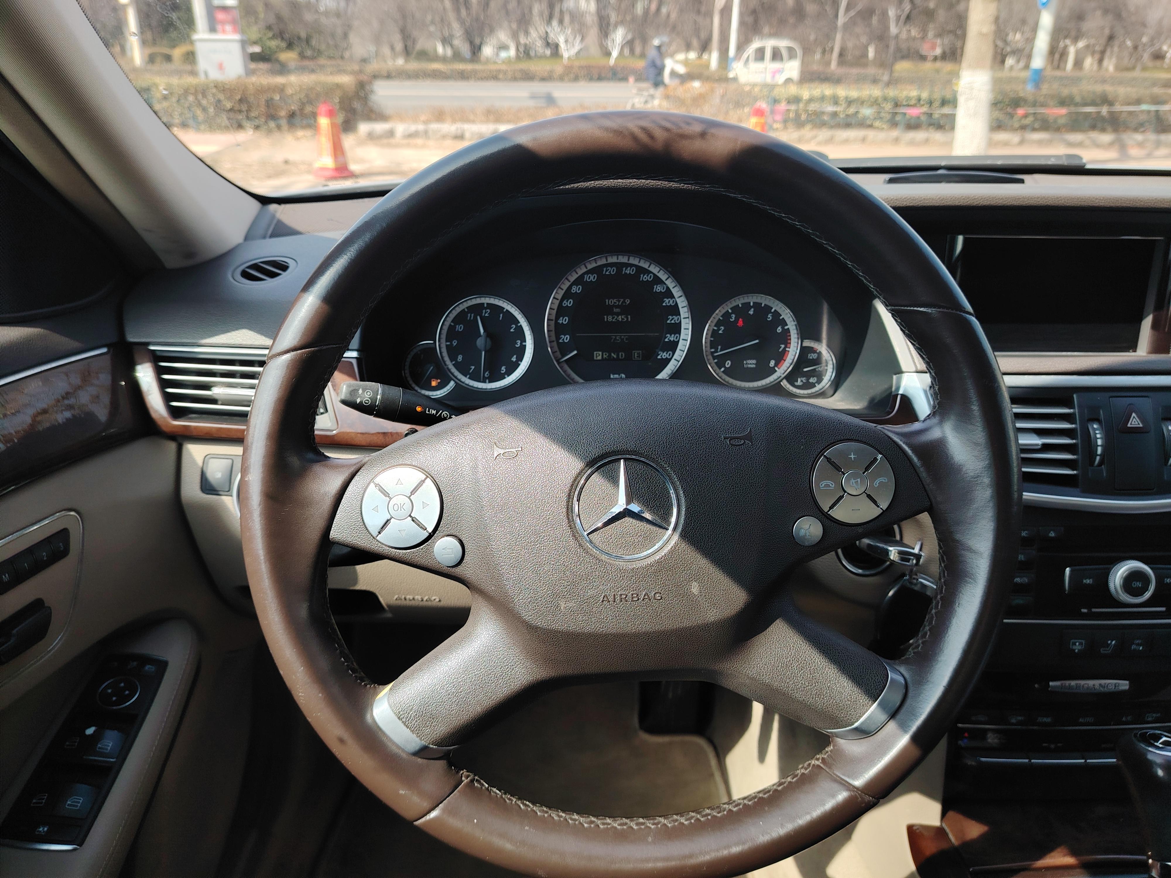 Mercedes-Benz E-Class 2011 thumb 12