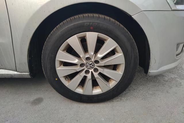 Volkswagen Lavida XR 2012 thumb 2