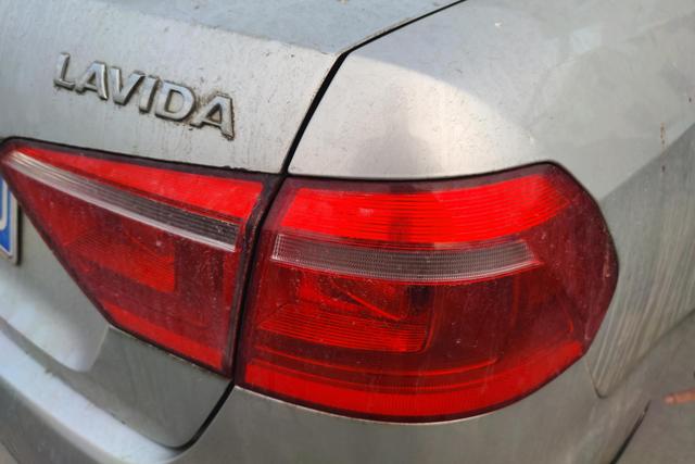 Volkswagen Lavida XR 2012 thumb 6