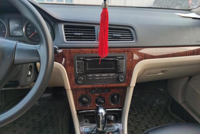 Volkswagen Lavida XR 2012 thumb 9