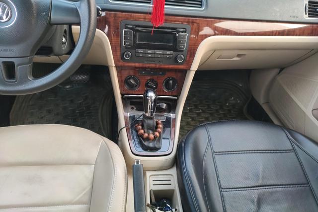 Volkswagen Lavida XR 2012 thumb 10