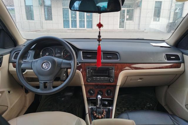 Volkswagen Lavida XR 2012 thumb 12