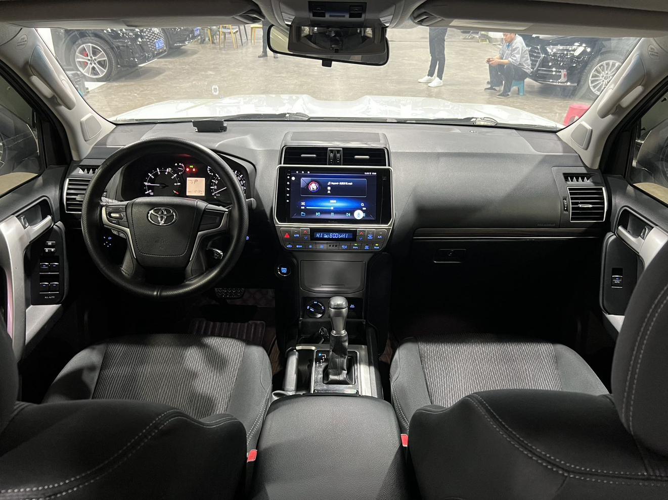 Toyota Land Cruiser Prado 2018 thumb 5