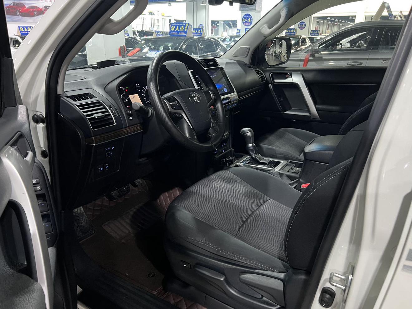Toyota Land Cruiser Prado 2018 thumb 6