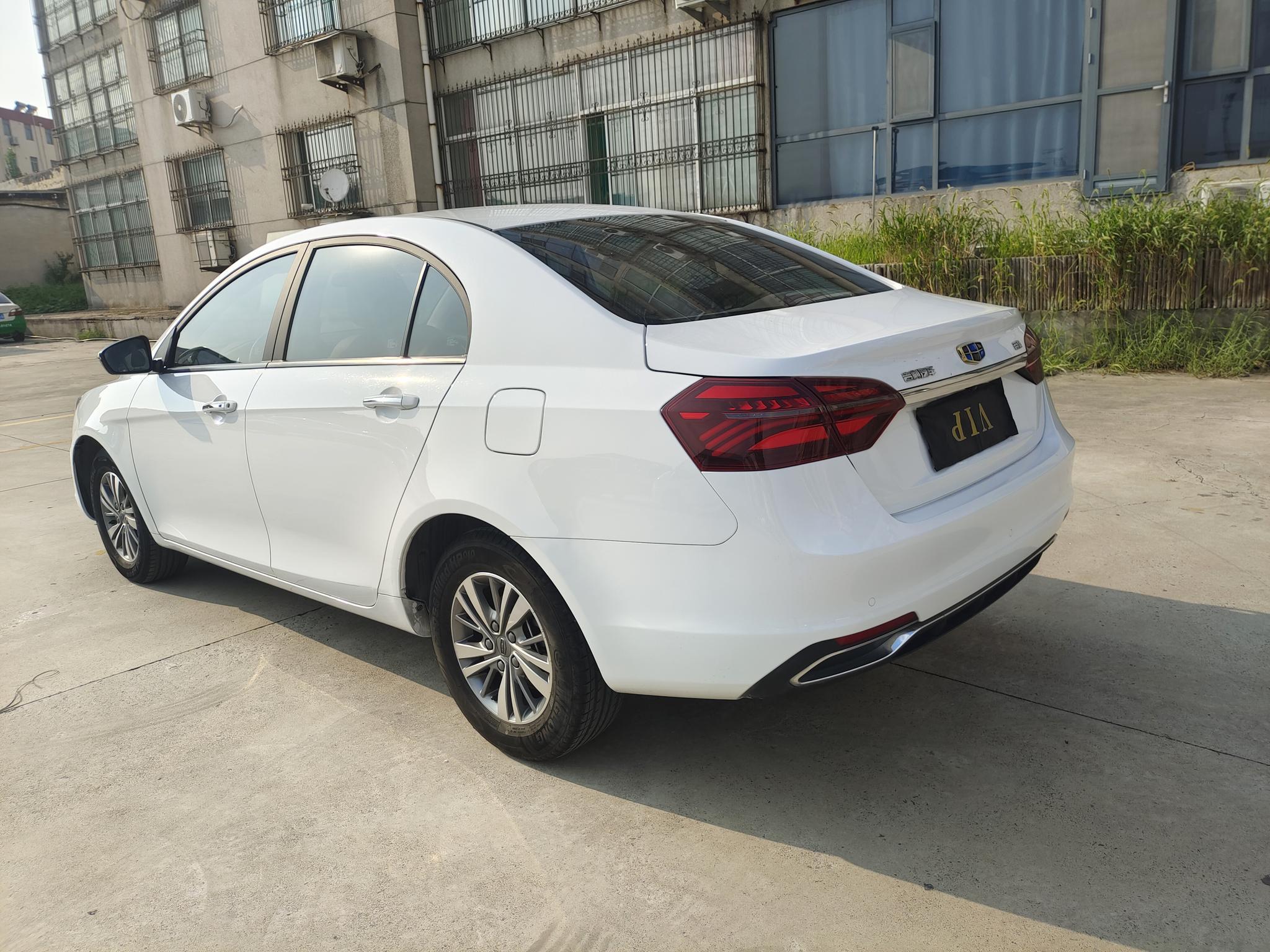 Geely Emgrand 2018 thumb 2
