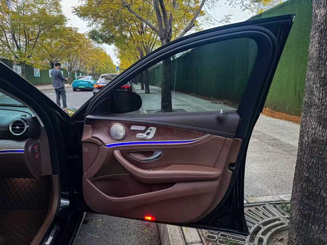 Mercedes-Benz E-Class 2022 thumb 3