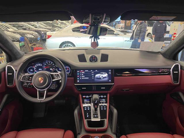Porsche Cayenne 2023 thumb 3