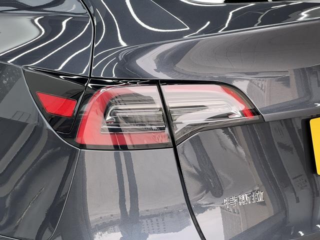 Tesla Model Y 2024 thumb 11