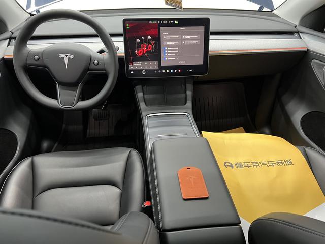 Tesla Model Y 2024 thumb 12