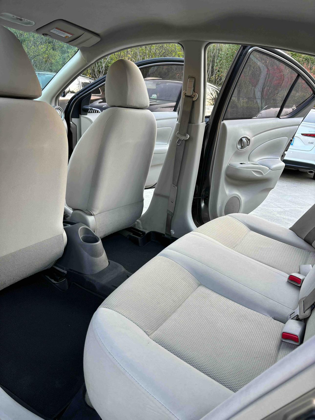 Nissan Sunny 2017 thumb 5