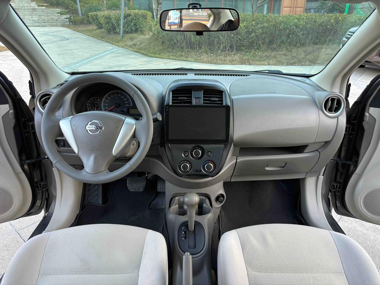 Nissan Sunny 2017 thumb 6