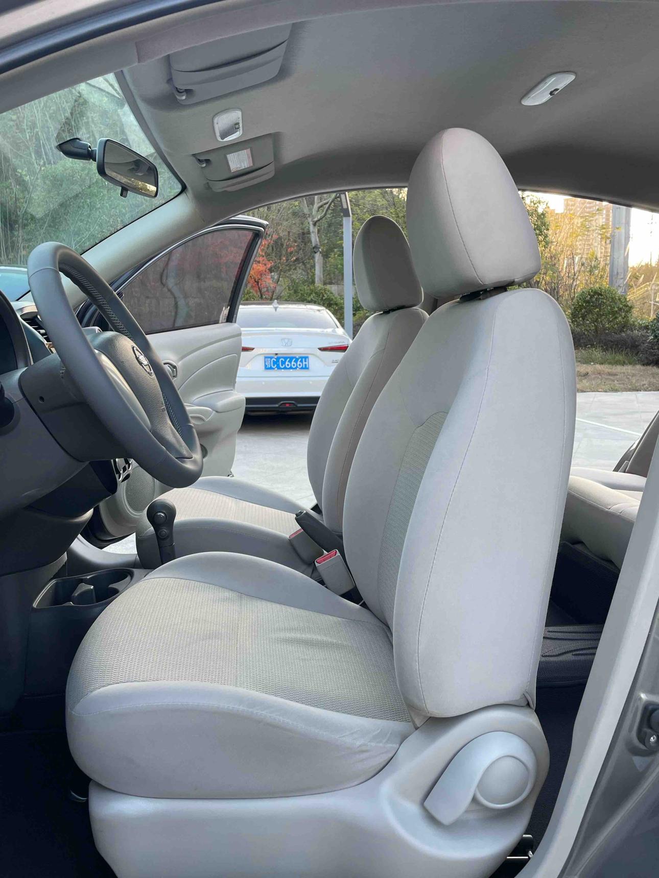 Nissan Sunny 2017 thumb 7