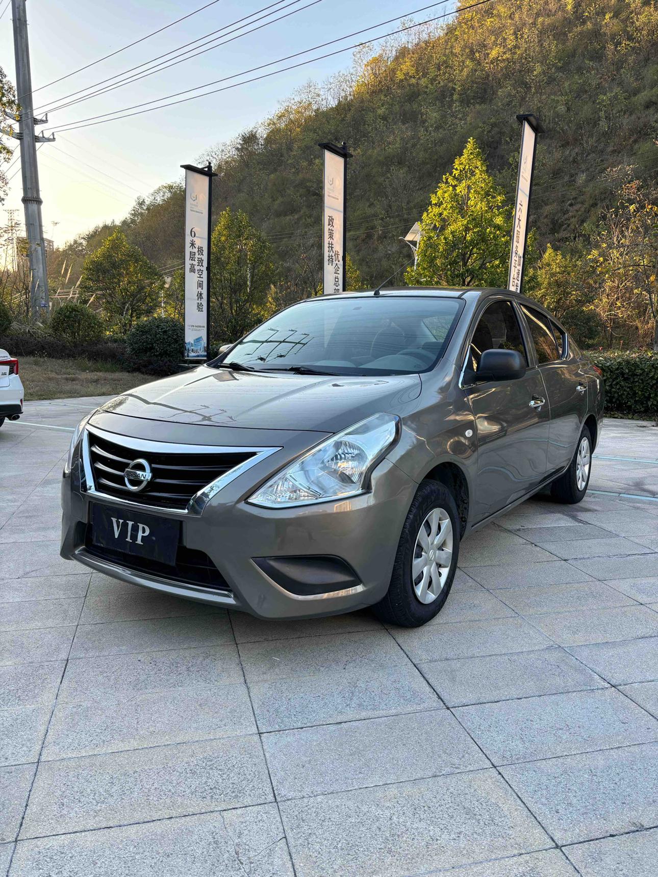 Nissan Sunny 2017 thumb 8