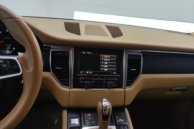Porsche Macan 2016 thumb 8