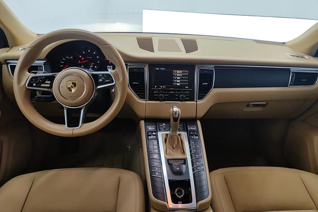 Porsche Macan 2016 thumb 10