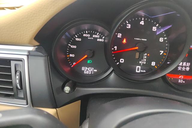 Porsche Macan 2016 thumb 11