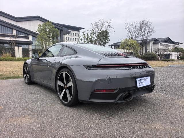 Porsche 911 2025 thumb 2